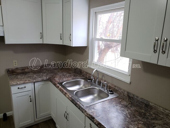 Foto del edificio - Spacious 4 Bedroom Home in Vermilion Near ...