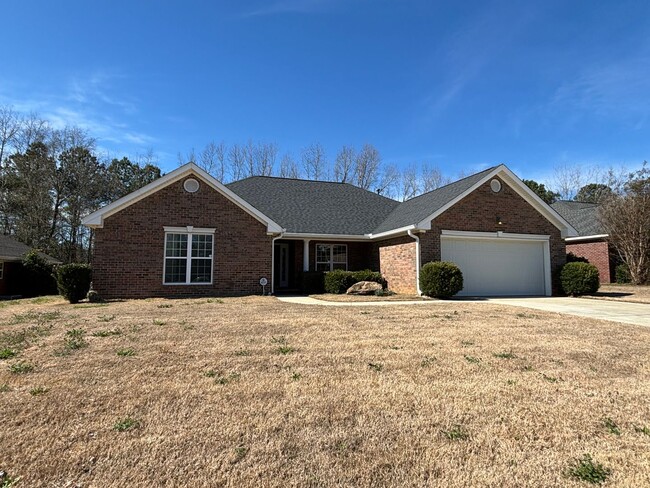 Building Photo - 2078 Lake Forest Dr