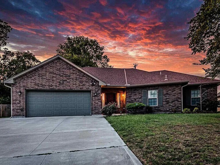 Foto principal - 221 Mockingbird Rd