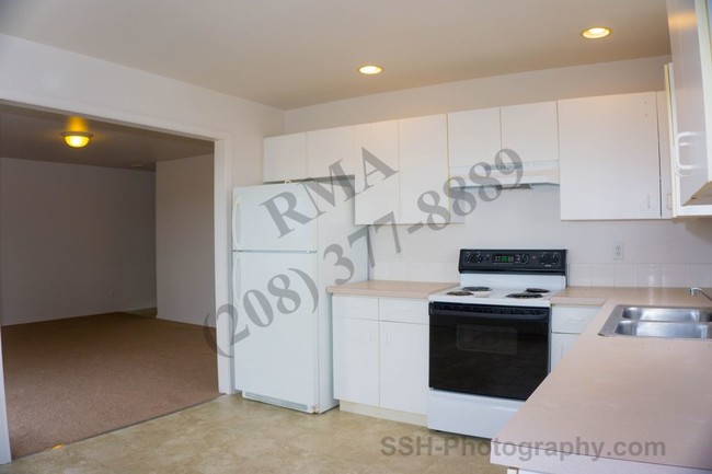 Building Photo - 863 N White Barn Rd