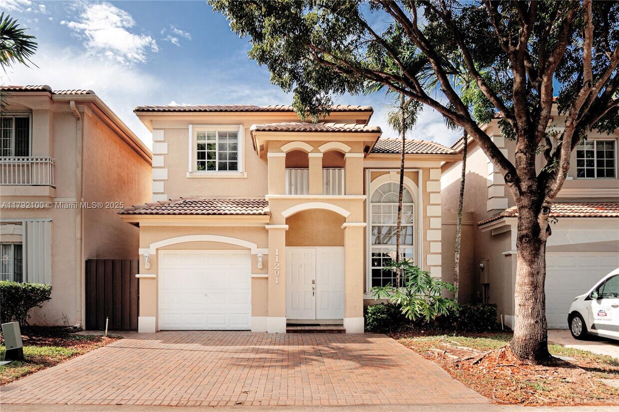 Foto principal - 11201 NW 73rd St
