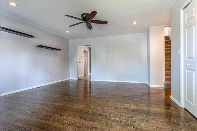 Building Photo - 697 Hickory Dr