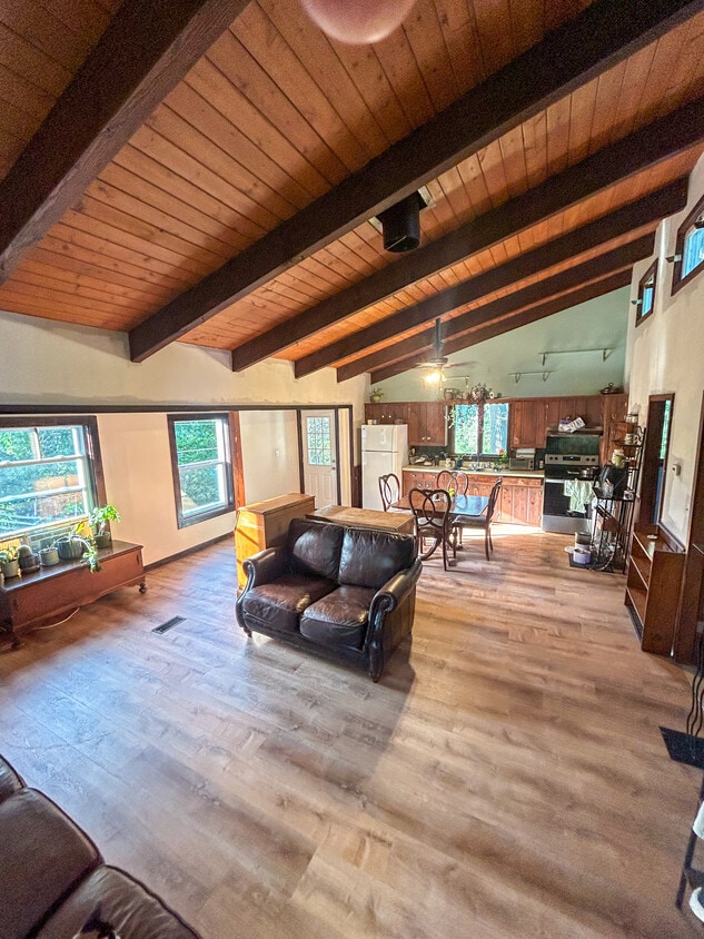 Primary Photo - 18 Lyndale Ave