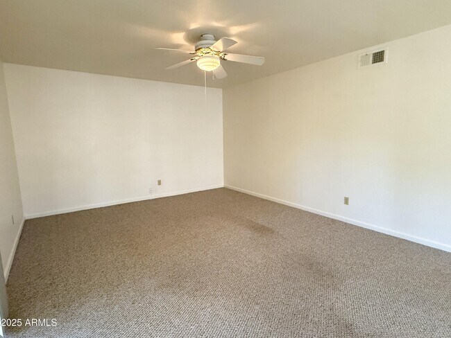 Building Photo - 867 N Arroya Rd