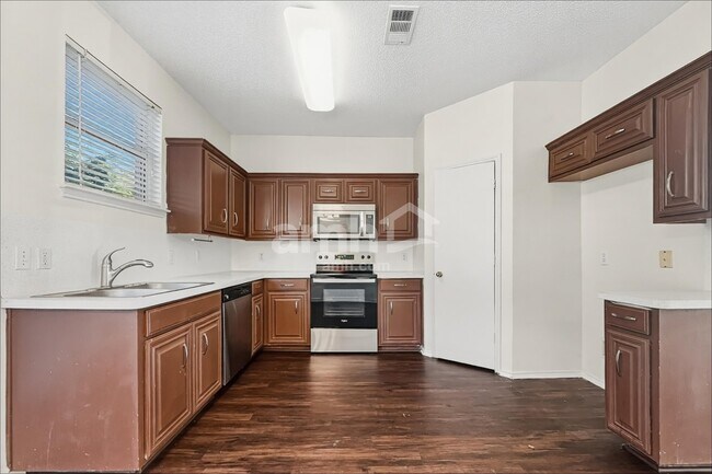 Foto del edificio - 8551 Western Meadows Dr