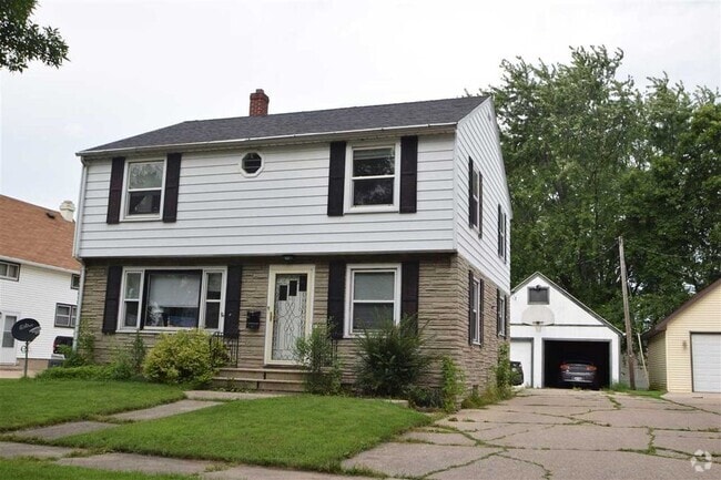 Building Photo - 331 N Pine ST