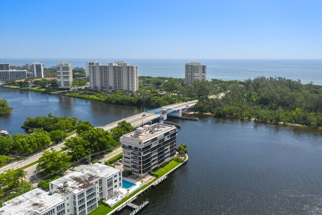 Foto del edificio - 900 NE Spanish River Blvd