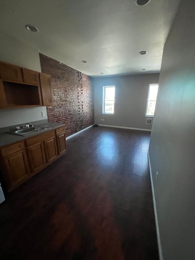 Building Photo - 1938 E Elkhart St