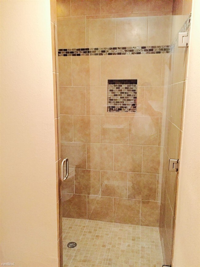 Building Photo - 3631 Highcliff Dr