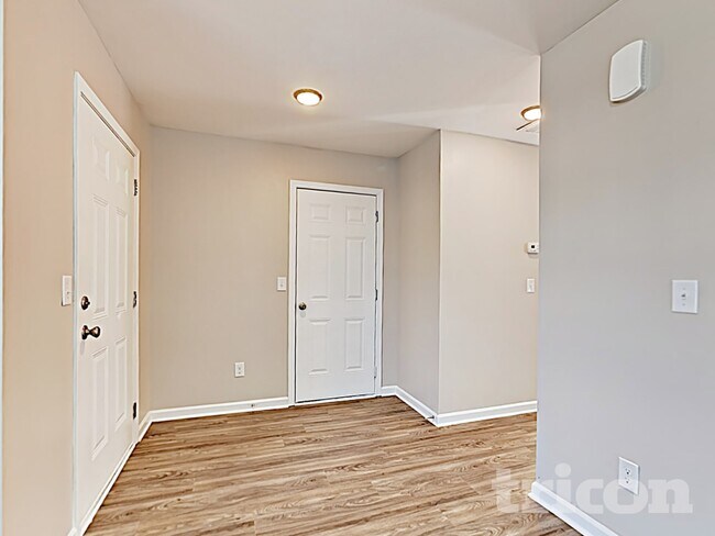 Foto del edificio - 513 Gentle Breeze Ln
