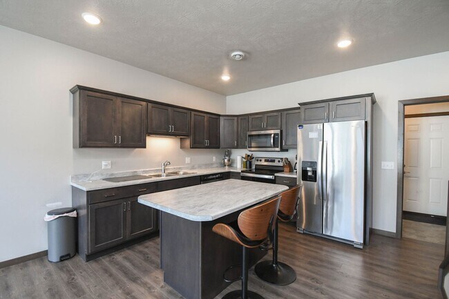Foto del edificio - Stylish Townhome in Harrisburg School District – Open Floor Plan & Loft!