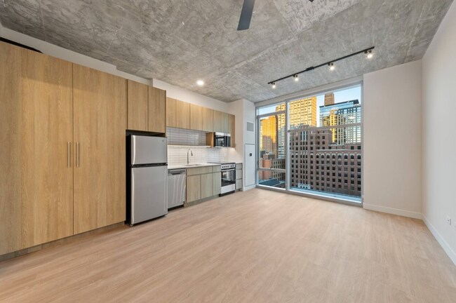 Building Photo - 812 N Wells St