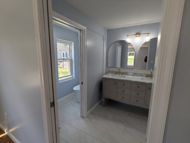 Foto del edificio - 4565 Chapel Springs Pl
