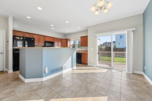 Building Photo - 6914 Dusty Miller Way