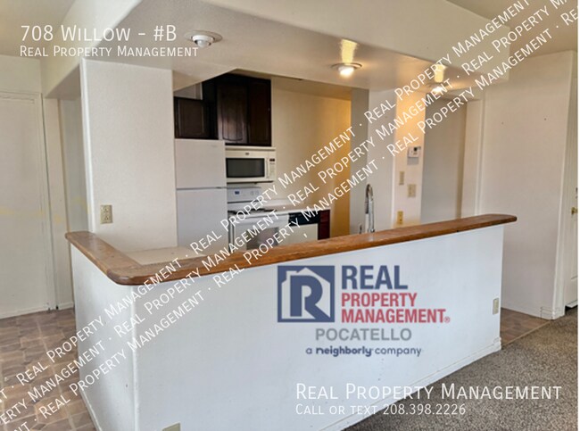 Building Photo - 708 Willow-#B