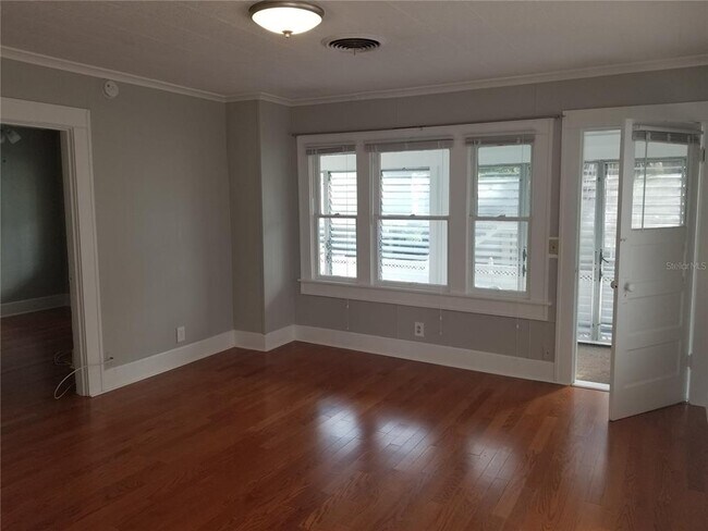 Building Photo - 144 9th Ave NE