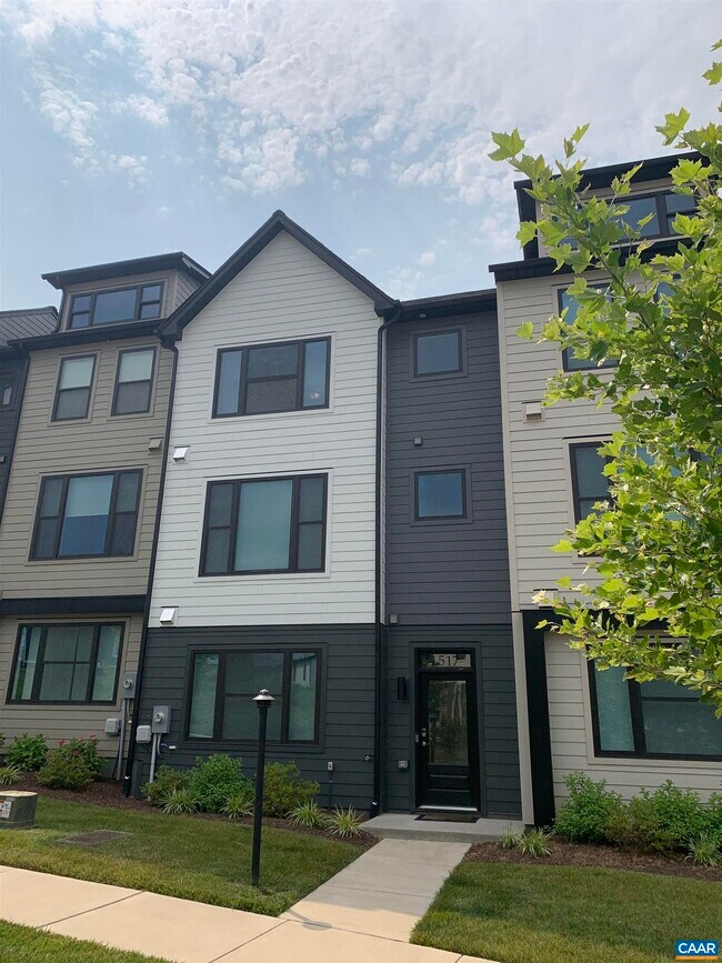 Building Photo - 1517 Knoll Ln