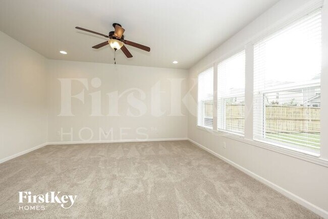 Foto del edificio - 2525 Miranda Dr