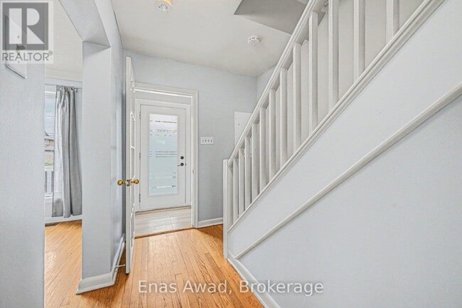 Photo du bâtiment - 1677 Baseline Rd