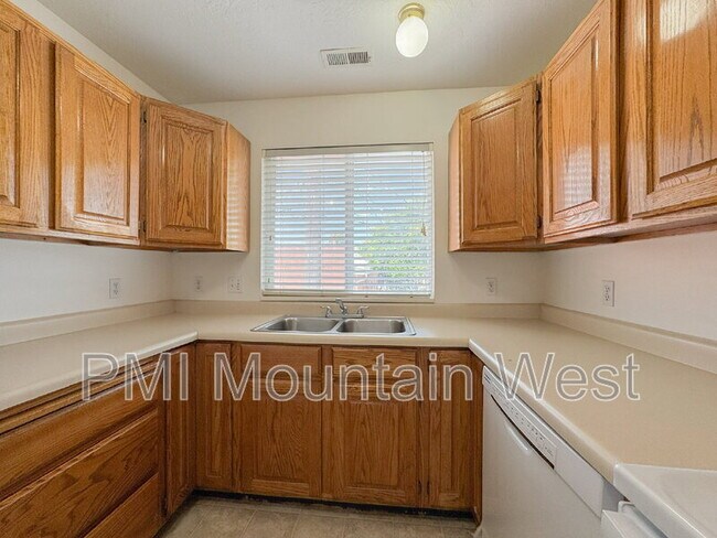 Foto del edificio - 49 S 200 W