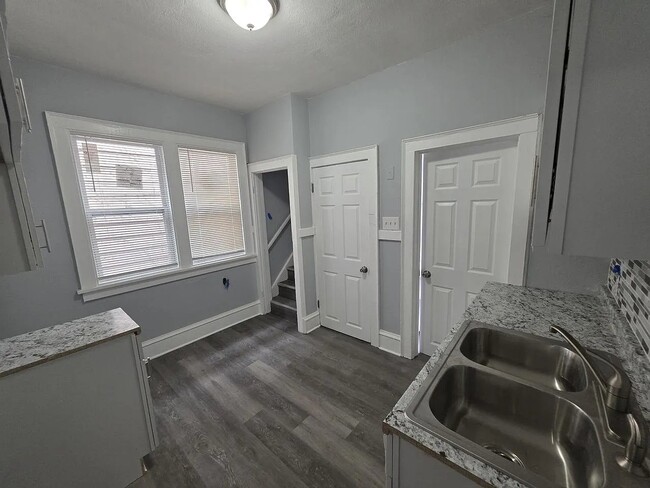 Foto del edificio - 1271 N 43rd St