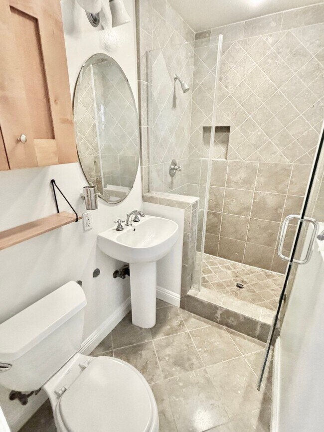 Foto del edificio - Beachside Living Just One Block from the Sand – Updated 1BD with Garage Parking