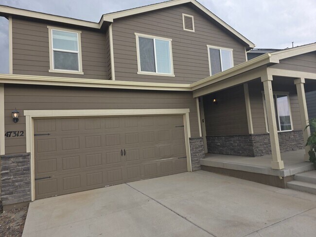 Foto del edificio - MASSIVE 5 Bedroom Home In Bennett!