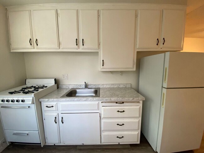 Interior Photo - Great Location, Check These Out!