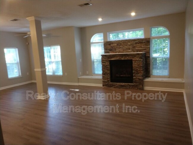 Building Photo - 3003 Greystone Pt