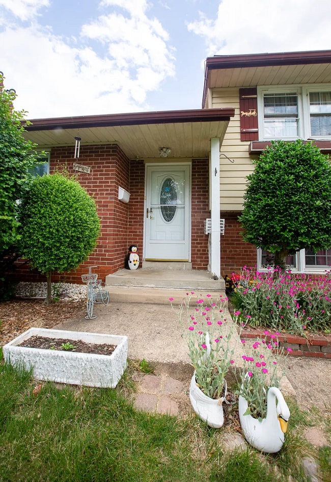 Building Photo - 6741 Bostwick Dr