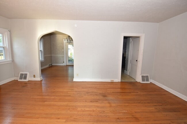 Foto del edificio - 3 bedroom 1.5 bath home next to IUSB.