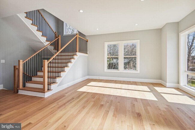Foto del edificio - 6702 Hazel Ln