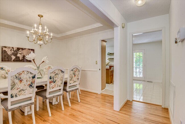 Building Photo - 869 Hickory Ridge Rd