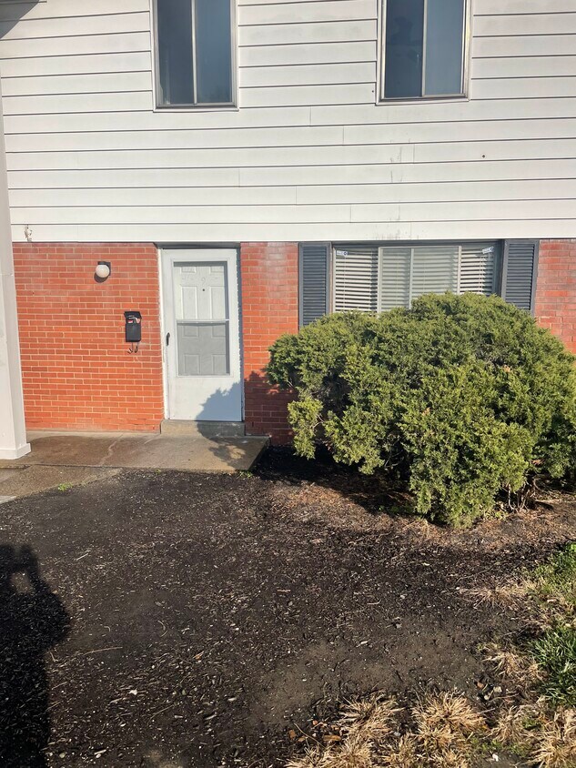 1556 Meredith Dr, Cincinnati, OH 45231 Townhome Rentals in Cincinnati