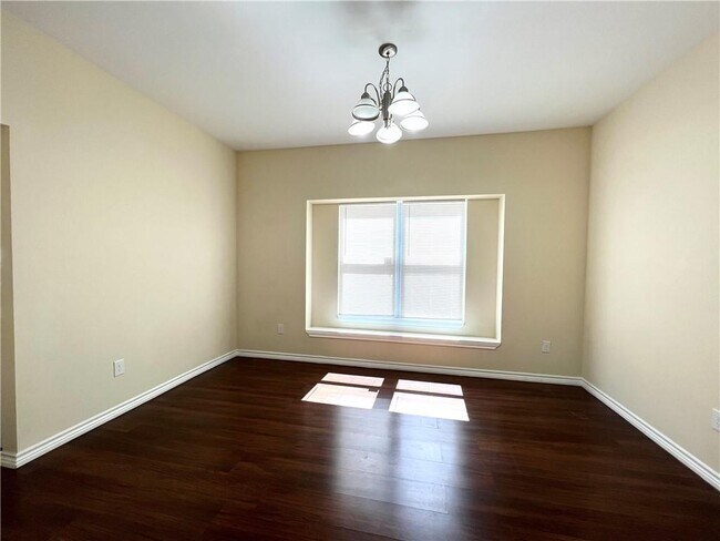 Building Photo - 807 Prize Oaks Dr