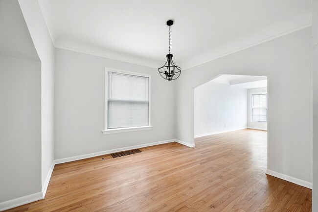 Building Photo - 4849 W Hutchinson St