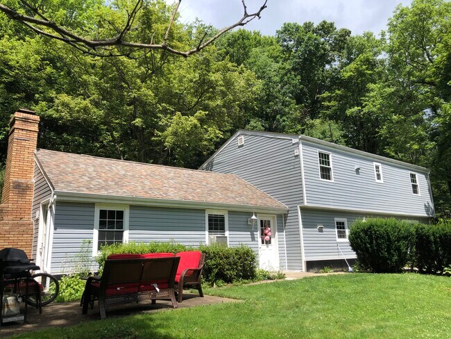 Building Photo - 116 Hickory Hill Ln