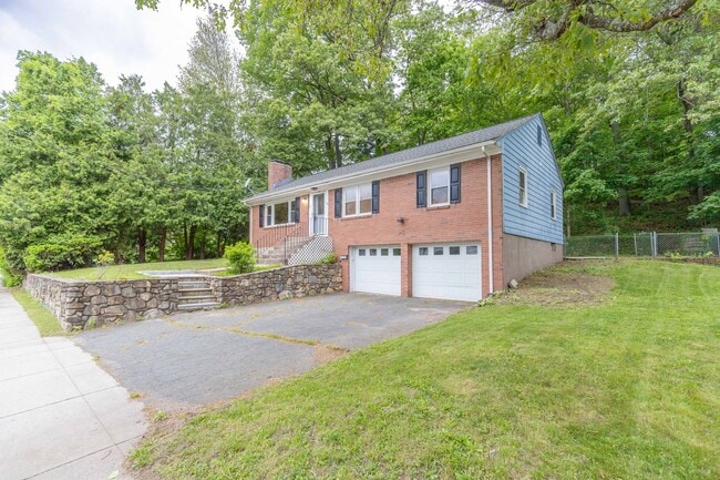 Building Photo - 3 Bedroom, 2 Bathroom home with Finished B...