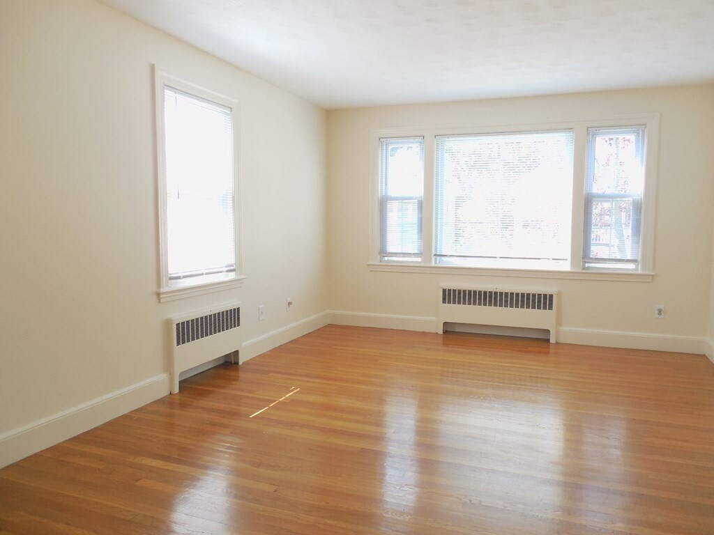 67 Waverley St Unit 2, Belmont, MA 02478 Room for Rent in Belmont, MA