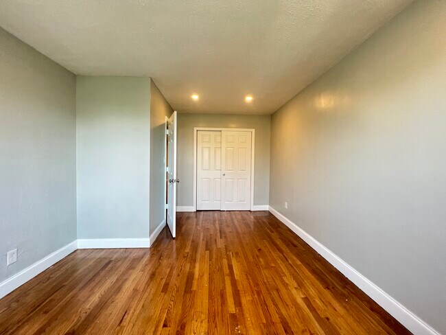 130 Chancellor Ave 5D - 120 Chancellor Ave