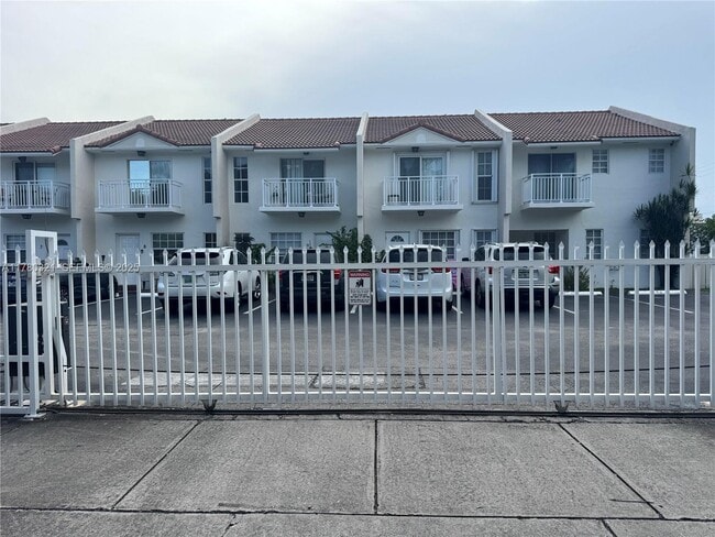 Building Photo - 2050 NE 140th St