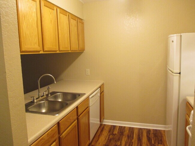 Foto del edificio - 2bed/1bath condo in convenient location......