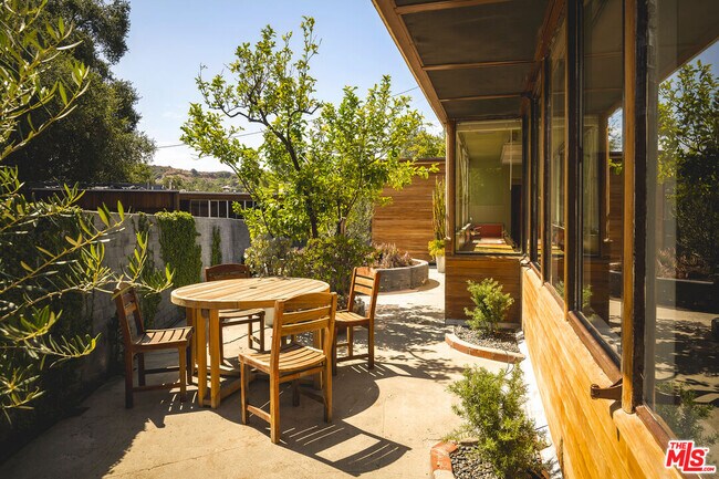 Foto del edificio - 541 Suncourt Terrace