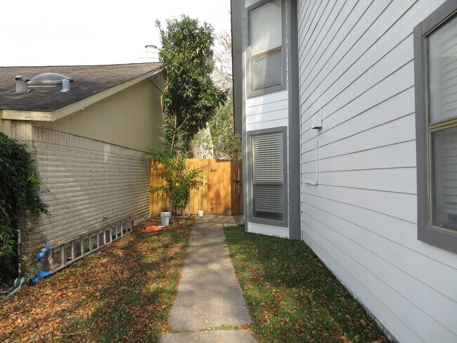 Foto del edificio - 12824 Westpark Dr