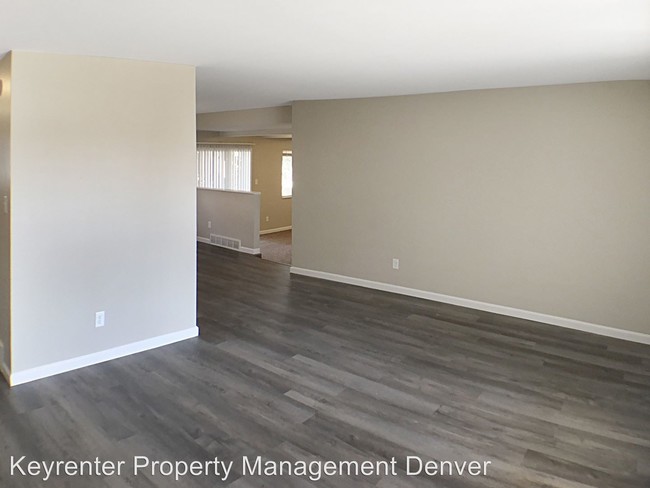 Foto del edificio - 6457-6459 W Portland Ave