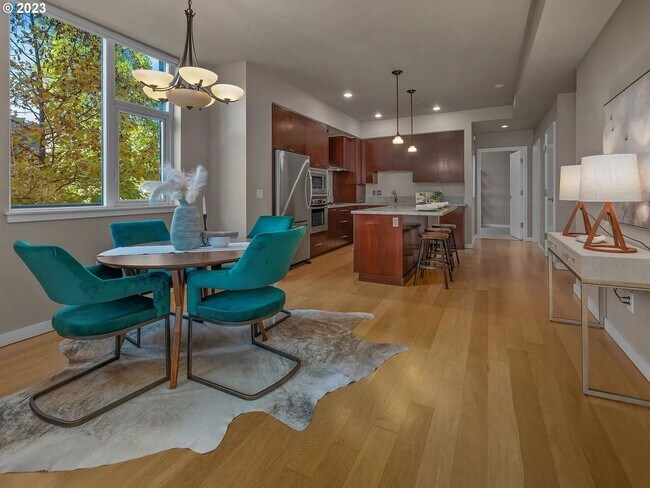 Foto del edificio - Stunning 3br+Office Townhome in S Waterfro...