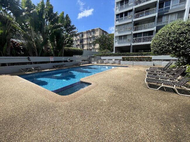 Building Photo - PUNAHOU TOWER 2/2/1 sec, W/D, pool, gym, s...