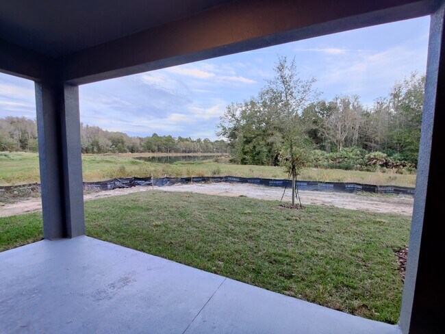 Foto del edificio - 423 Whispering Oaks Ct