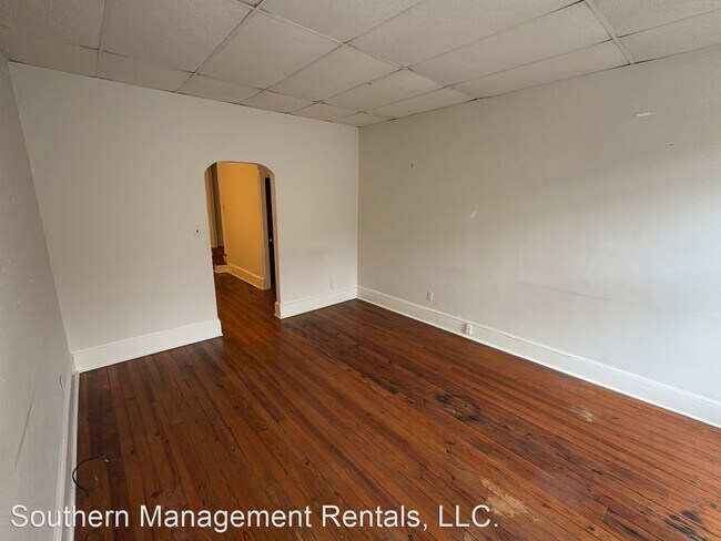 Building Photo - 2 br, 1 bath House - 20 N. Main St.