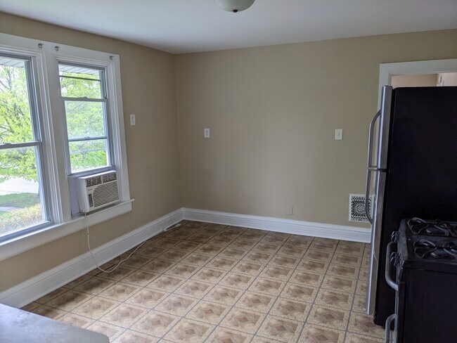 Building Photo - 508 N Raynor Ave